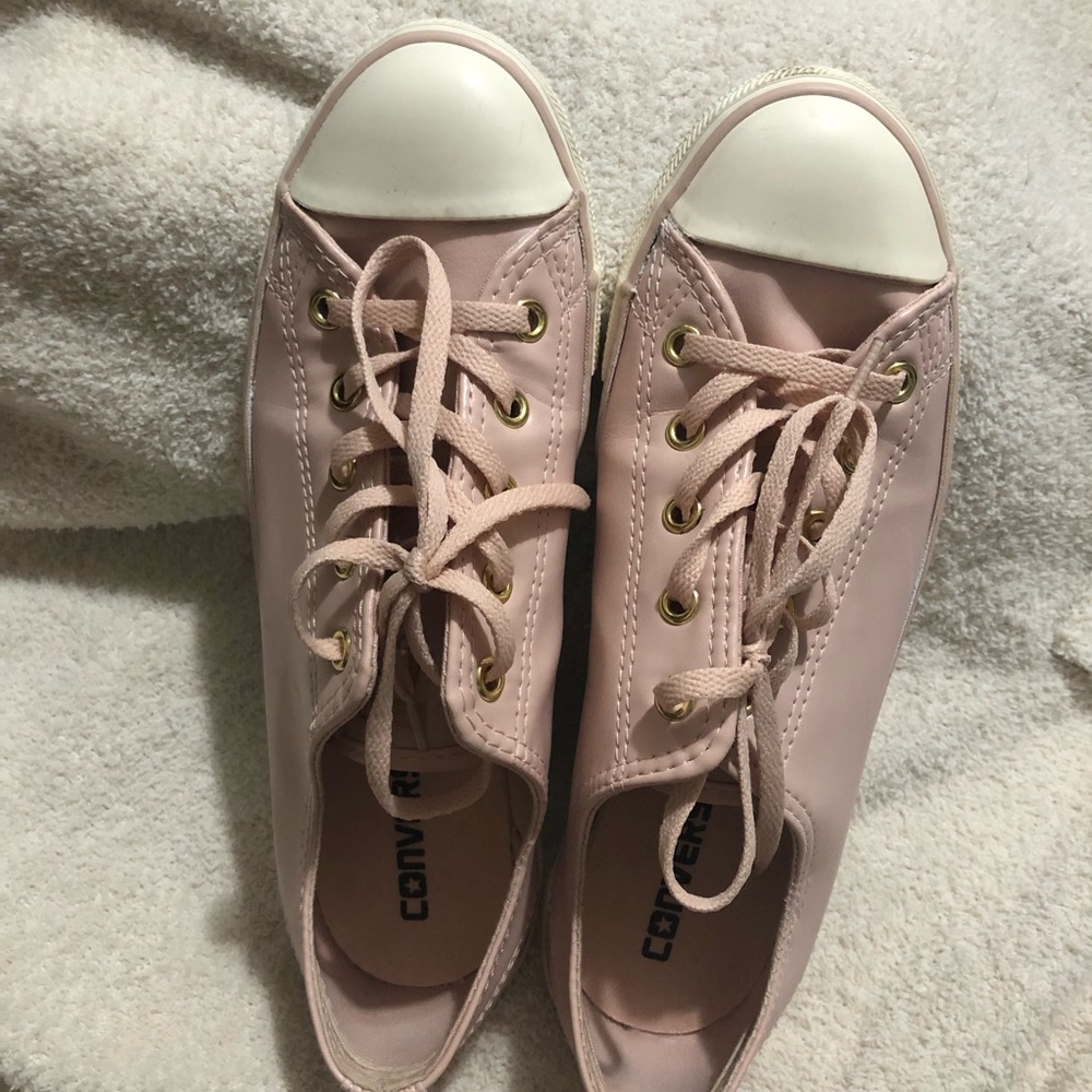 🎊Host Pick 🎊Light pink leather converse 💕